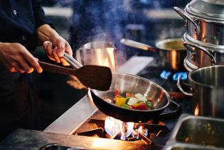 Cooking vegetables in stainless steel pan